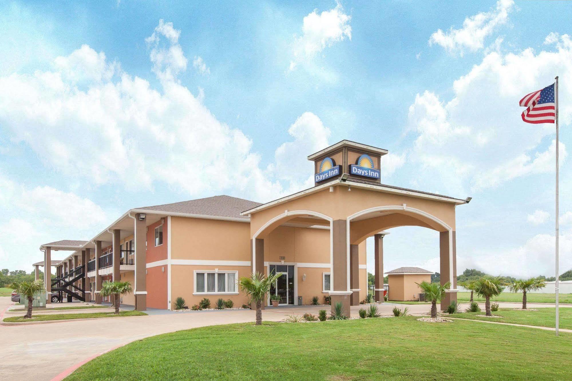 Days Inn By Wyndham Енніс Екстер'єр фото